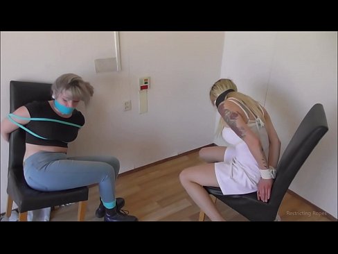 ❤️ Toksomaniulo / ligita kaj buŝoŝtopita / junulino en mizero ❌ Belega porno ĉe ni