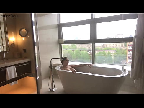 ❤️ Terura bebo Pasie ŝerĉas sian kuzon en la banĉambro ❌ Belega porno ĉe ni