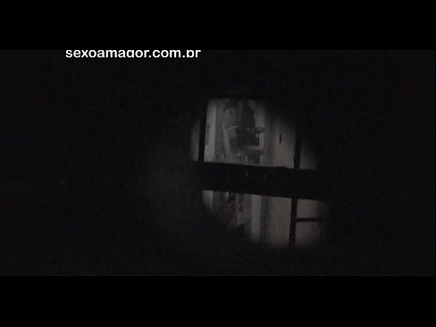 ❤️ Blondie estas sekrete filmita fare de najbara voyeur kaŝita malantaŭ kavaj brikoj ❌ Belega porno ĉe ni