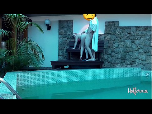 ❤️ Estro invitas servistinon al la naĝejo, sed ne povis rezisti varmegon ❌ Belega porno ĉe ni